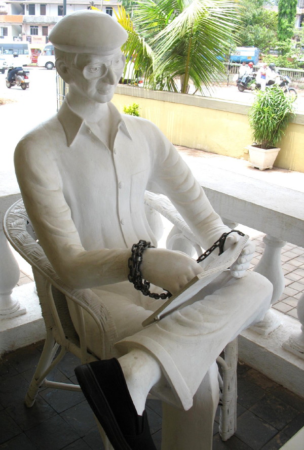 Charles Shobraj statue